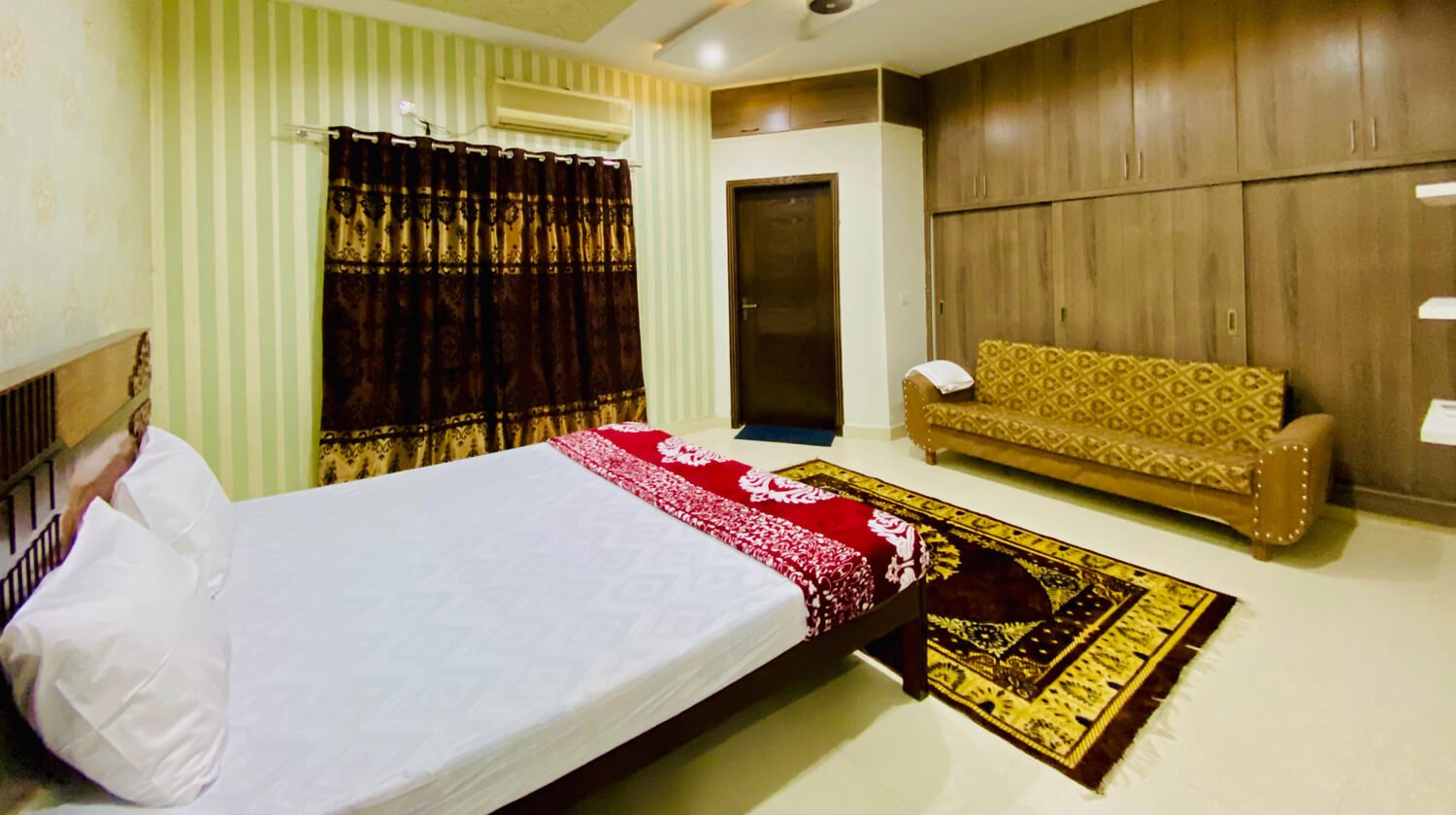 delux-double-room-big-img